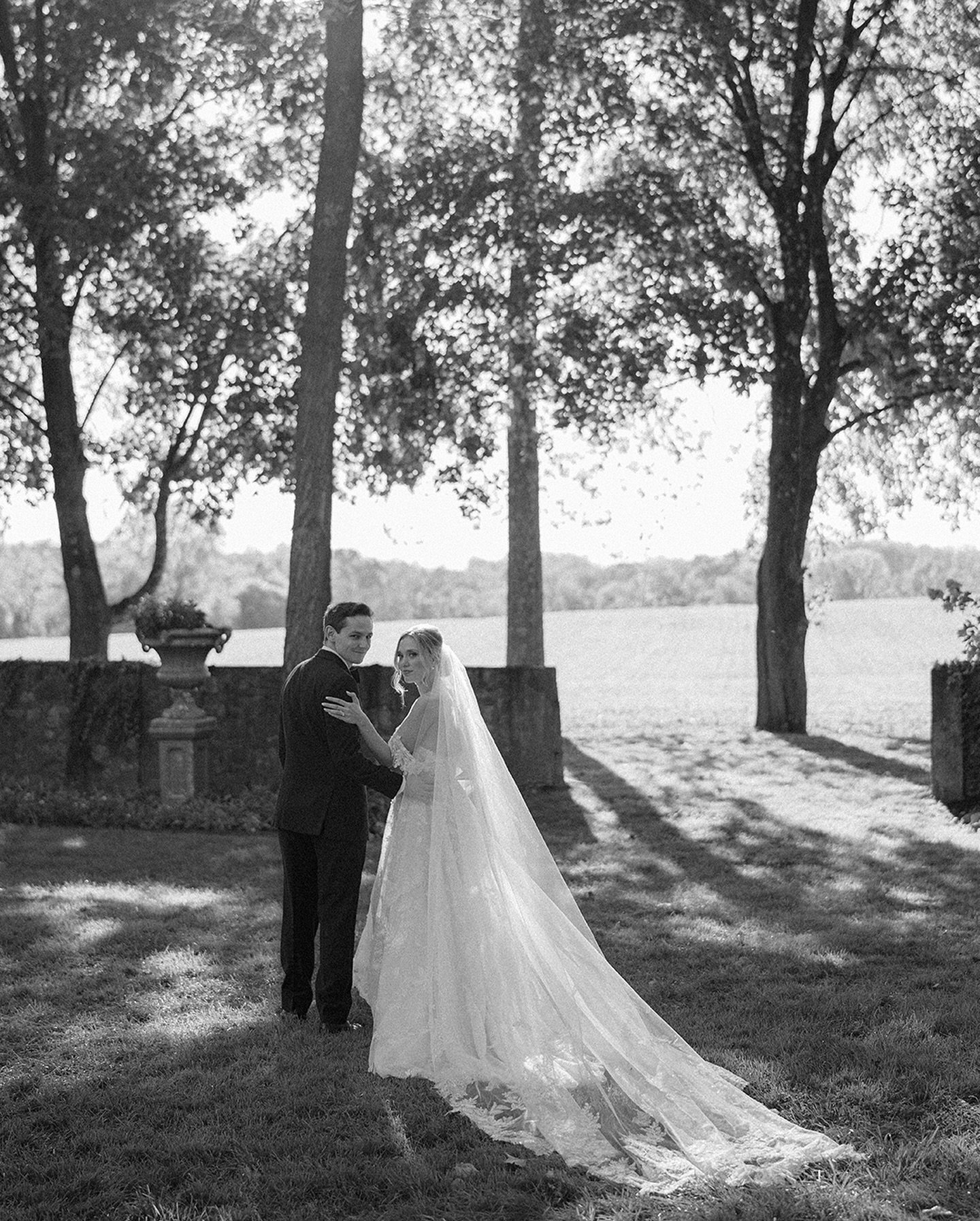 Worth the scroll  A gorgeous, glowy day with Anna &amp; Joseph at @hotelduvillage ✨

Photography @graceandardor
Venue @hotelduvillage
Florist @twistedwillowflowers 
Invitations/Paper Goods @empressstationery
Hair Stylist @thatswhatgsaid
Makeup Ar
